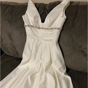 Davids Bridal Size 4 Wedding Dress